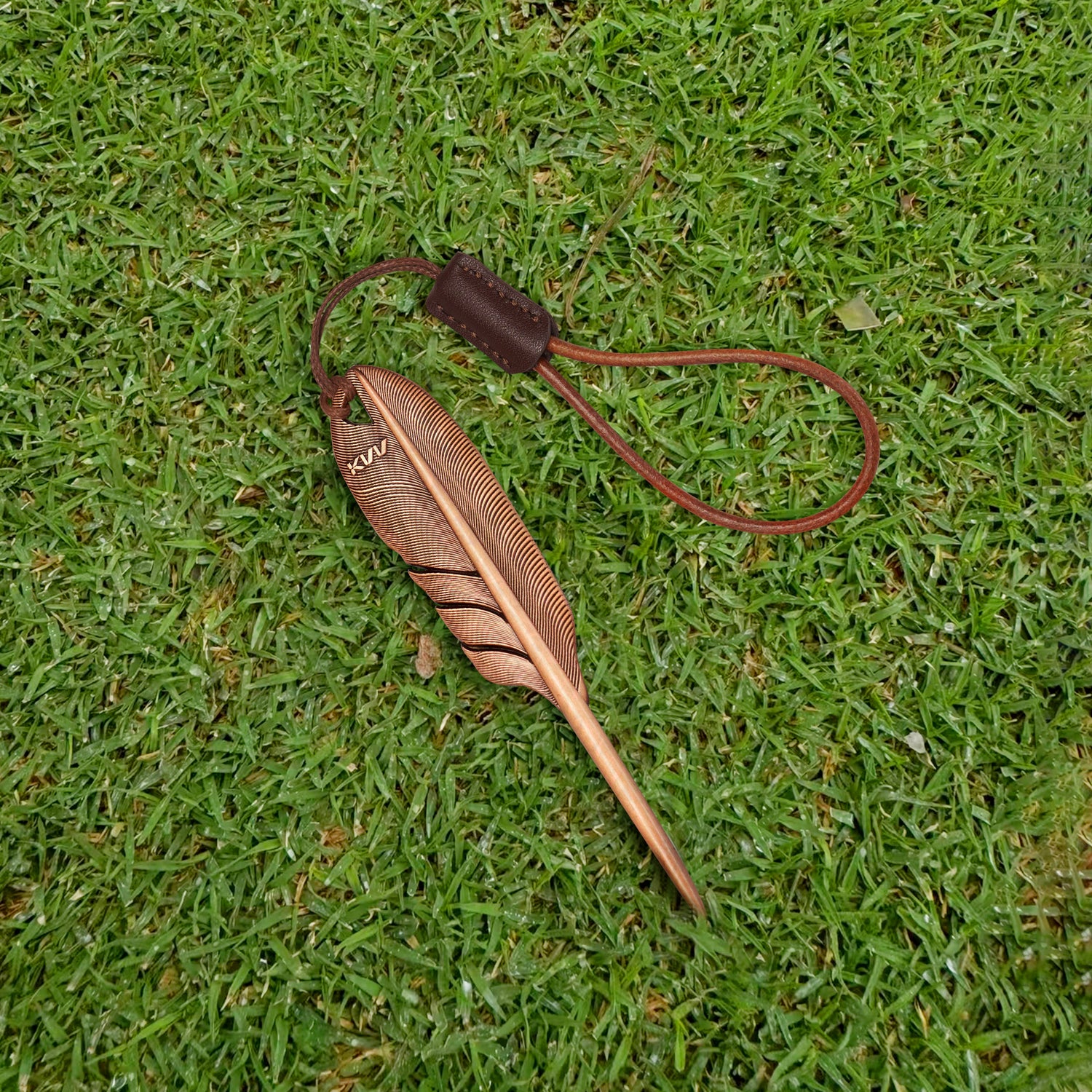 KVV Premium Single-Prong Feather-Inspired Divot Tool with Leather Lanyard – Perfect Golf Gift for Golfers